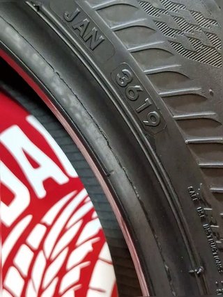 [R. 1863] - 225 50 18 95V BRIDGESTONE