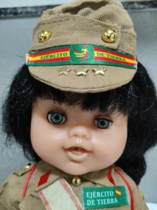 Muñeca funcionando militar mili ejercito