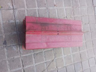 Caja de herramientas roja metálica