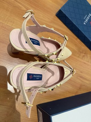 Zapatos de tacón Daniela Shoes beige y dorado