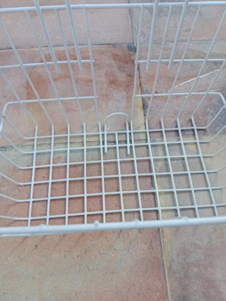 Cesta de metal blanca para colgar