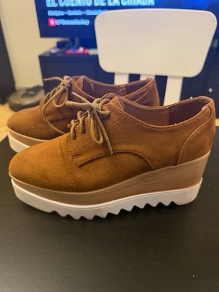 Zapatos T38 Marrones