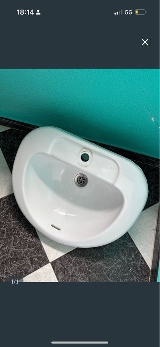 Lavabo y bidé de porcelana blanco