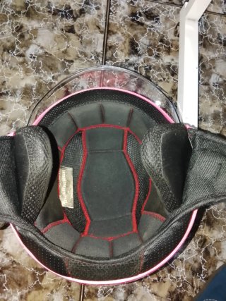 Casco de moto rosa