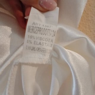 Top lencero satén blanco con encaje