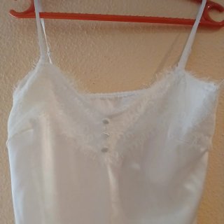 Top lencero satén blanco con encaje