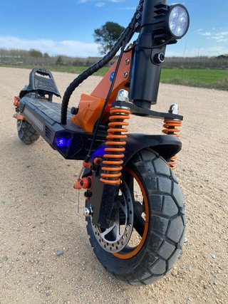 Patinete eléctrico todoterreno naranja