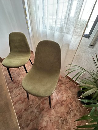 Mesa comedor madera + 4 sillas modernas