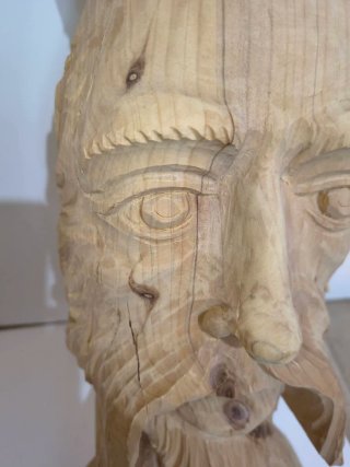 Scultura in legno testa di re barbuto