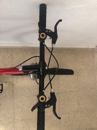 Bicicleta de montaña roja