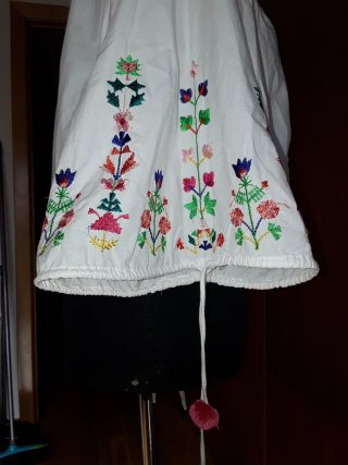 Blusa Stradivarius bordada multicolor