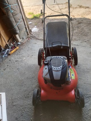 Cortacésped Husqvarna Rojo