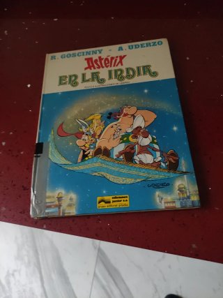 Lote de cuatro comics, muy usados.