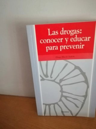 Lote  4 libros, dirigidos a familias y profesores.