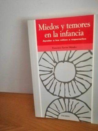 Lote  4 libros, dirigidos a familias y profesores.