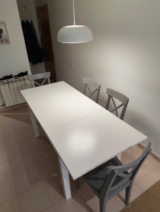 Mesa extensible y 4 sillas