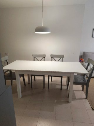 Mesa extensible y 4 sillas