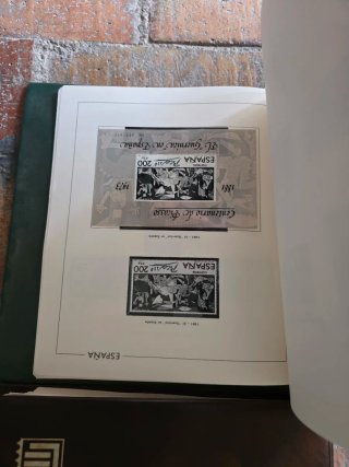 Lote 2 álbumes sellos antiguos España 146 series