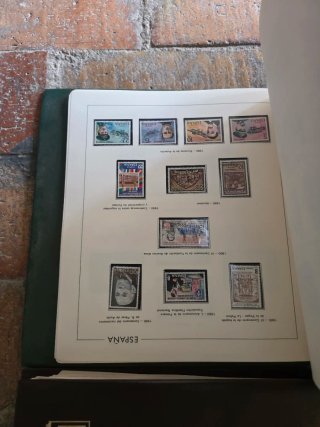 Lote 2 álbumes sellos antiguos España 146 series