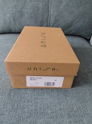 Sandalias UNISA charol negras T.42