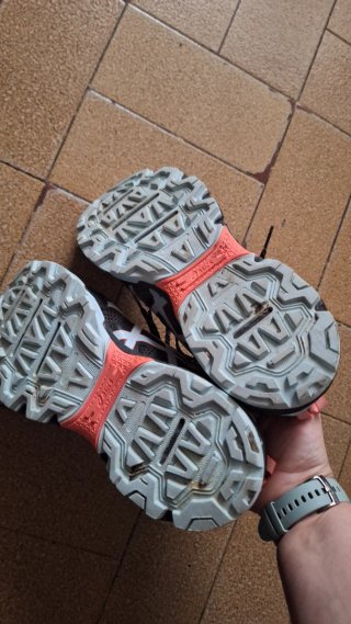 Zapatillas ASICS Negras y Naranjas