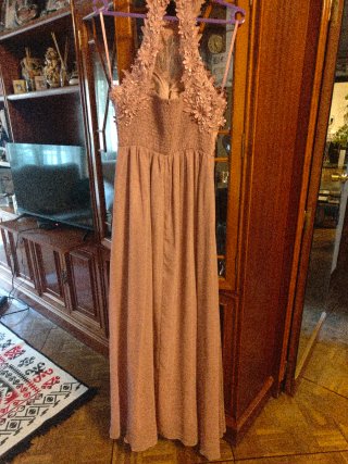 Vestido de fiesta rosa con encaje