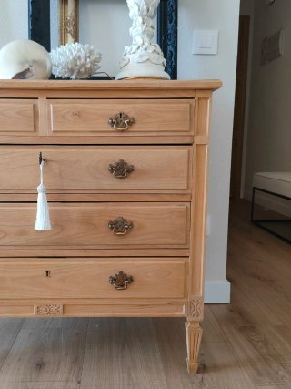 Cómoda de madera lavada