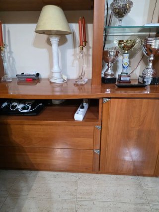 Mueble de comedor madera y cristal