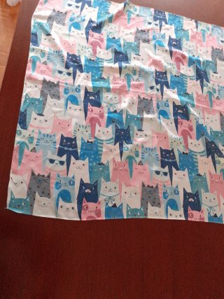 Pañuelo cuadrado gatos colores mujer