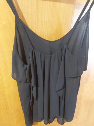 Camisa tirantes volantes negra