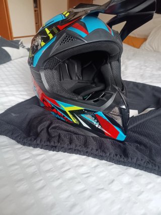 Casco CGM JUNIOR usado un solo día