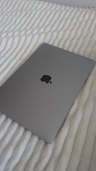 MacBook Air 2018 8GB RAM 120GB