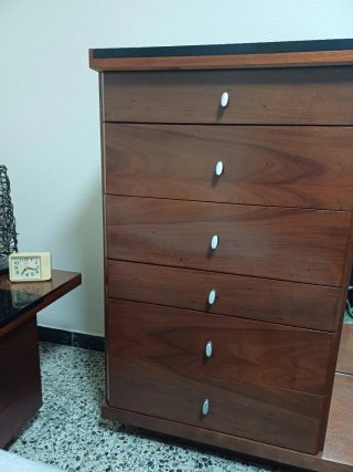 Dormitorio matrimonio completo de madera oscura