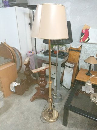 Lámpara de pie vintage dorada