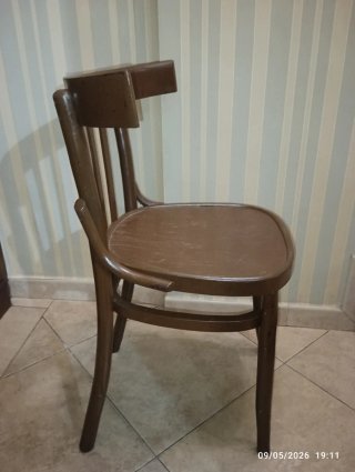 Sedia Thonet in legno marrone. NON poste italiane