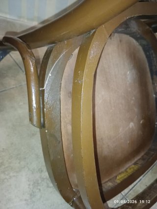 Sedia Thonet in legno marrone. NON poste italiane