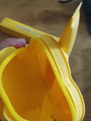 Gloss y cartera de Corazón de Rhode