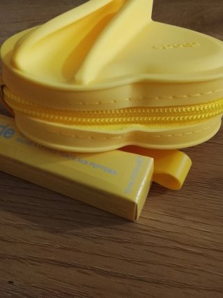 Gloss y cartera de Corazón de Rhode