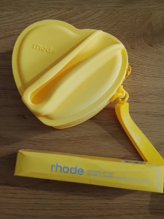 Gloss y cartera de Corazón de Rhode