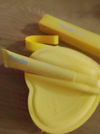 Gloss y cartera de Corazón de Rhode