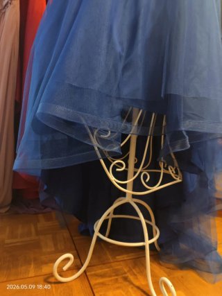 Vestido de fiesta azul con lentejuelas