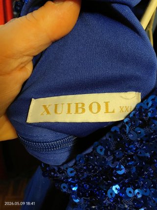 Vestido de fiesta azul con lentejuelas