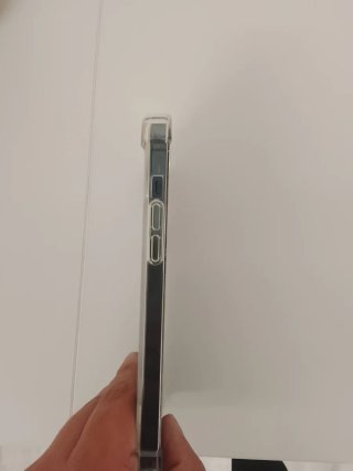 iPhone 12 Pro Max con funda protectora