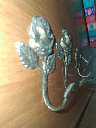 Alzapaños dorados de metal
