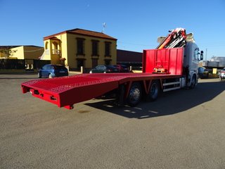 Scania G 440-CAMIONES PORTAMAQUINARIAS