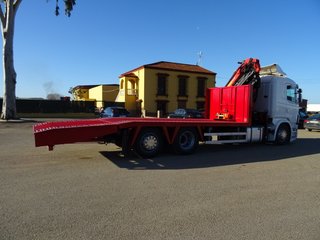 Scania G 440-CAMIONES PORTAMAQUINARIAS