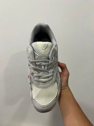 Asics Gel NYC Gris y Blanco