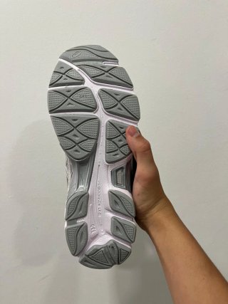 Asics Gel NYC Gris y Blanco