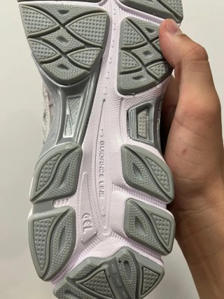 Asics Gel NYC Gris y Blanco