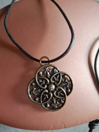 Collana etnica ciondolo fiore cordino regolabile